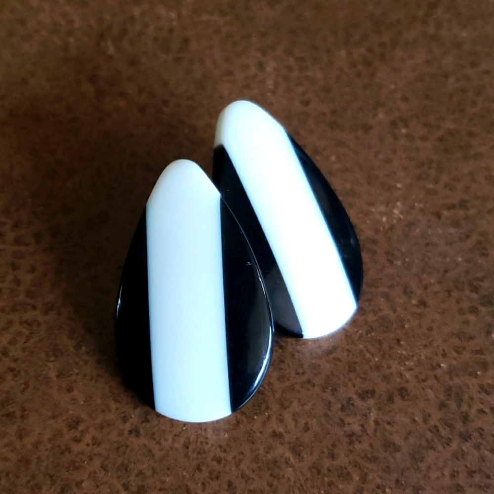 Vintage retro bake lite plastic earrings 1 1/2 inch costume jewelry
